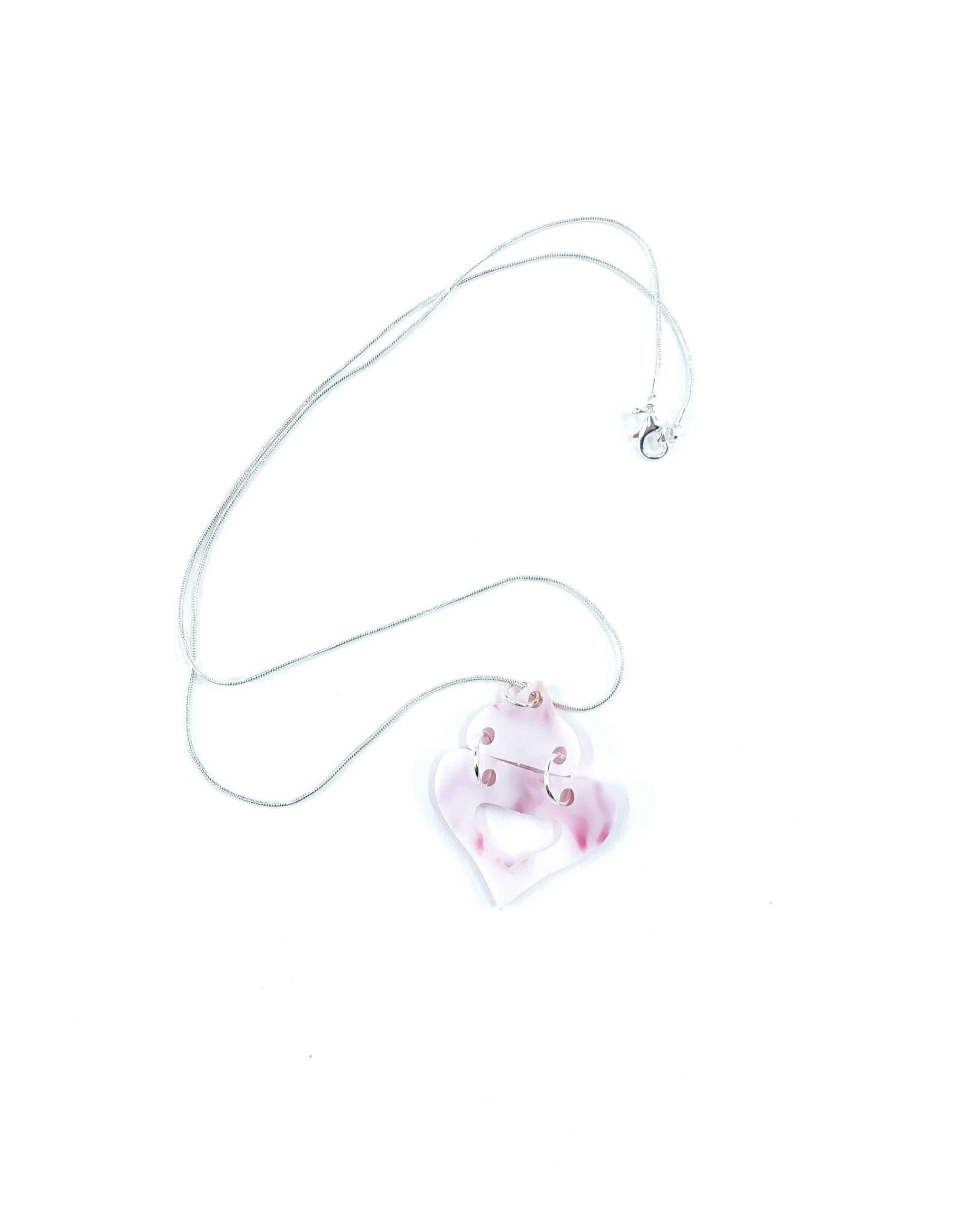 Collar corazón y triángulo