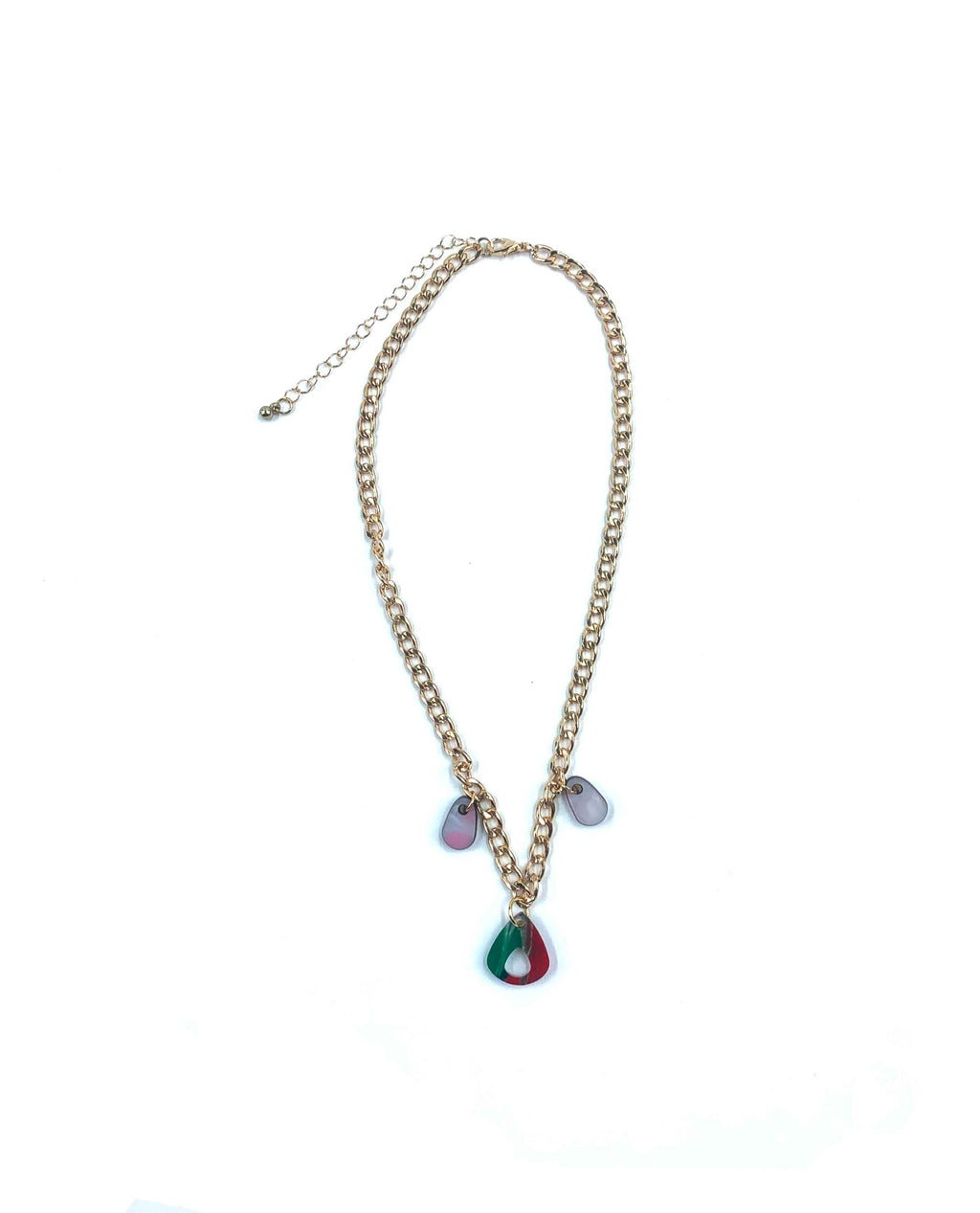 Collar de Cadena Dorada con Dijes Marmoleados: Arte y Elegancia