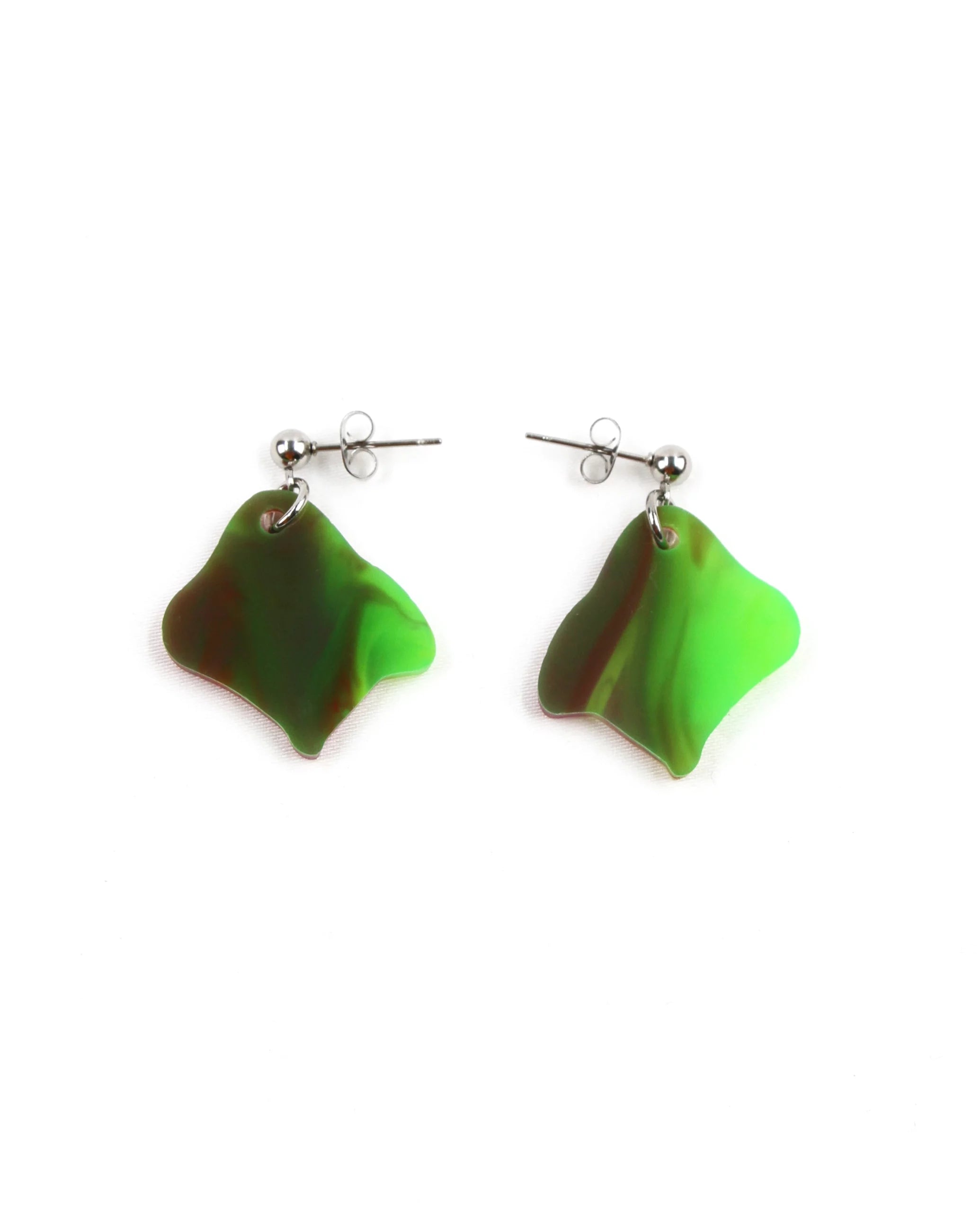 Pendientes de resina multicolor verde y rojo